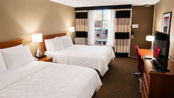 Room, 2 Queen Beds, Non Smoking, Poolside