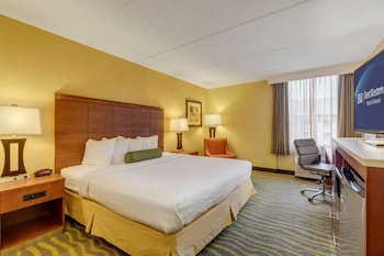 Standard Room, 1 King Bed, Accessible, Refrigerator & Microwave (Bathtub)
