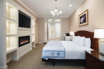 Junior Suite, 1 King Bed, Non Smoking, Jetted Tub