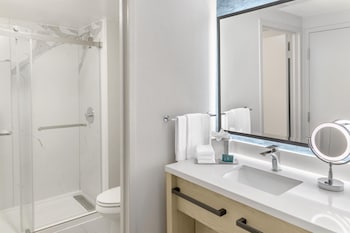 Junior Suite, 1 King Bed with Sofa bed, Hearing Accessible