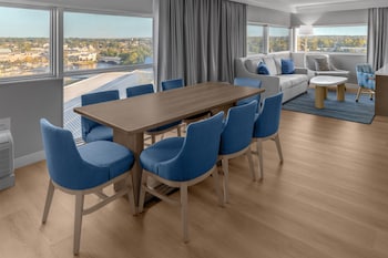 Junior Suite, 1 King Bed with Sofa bed, River View