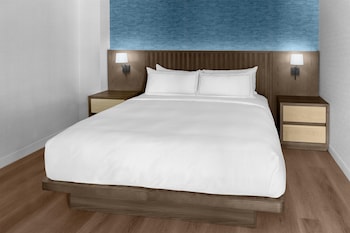 Junior Suite, 1 King Bed with Sofa bed, River View
