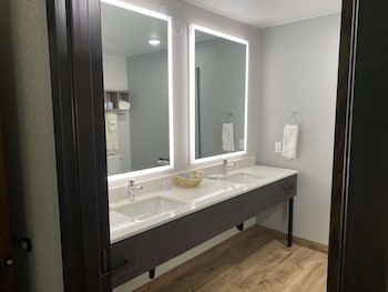 Suite, 1 King Bed, Non Smoking