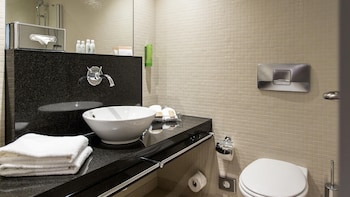 Deluxe Room, 1 Queen Bed, Lake View