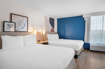 Room, 2 Queen Beds, Accessible (Mobility & Roll-in Showe)
