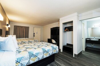 2 Full Beds | Smoking
