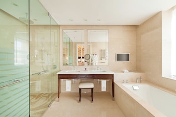 Signature Room, 1 King Bed
