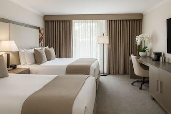 Room, 2 Queen Beds, Balcony, Mountain View
