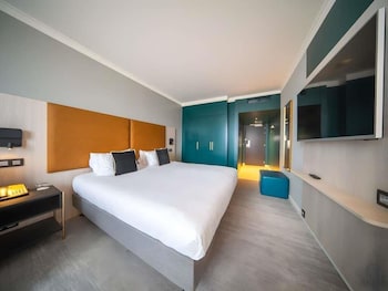Superior Room, 1 King Bed