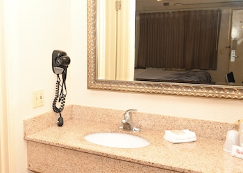 Standard Room, 1 King Bed (Smoke Free)