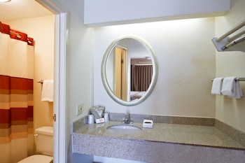 Standard Room, 1 King Bed (Smoke Free)