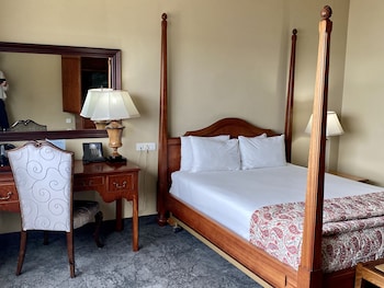 Executive Suite, 1 Queen Bed, Non Smoking, Harbor View