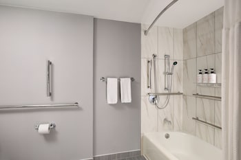 Deluxe Room, 1 King Bed (Mobility/Hearing Accessible, Tub)