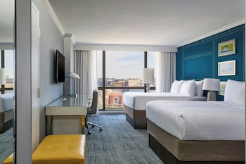 Deluxe Room, 2 Double Beds (Mobility/Hearing Access, Roll-in Shwr)