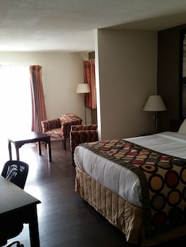 Honeymoon Suite, 1 Queen Bed, Jetted Tub