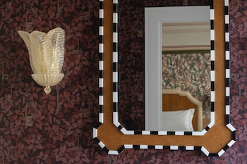 Classic Room, 1 King Bed