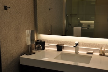 Room, 2 Queen Beds (Mobility/Hearing Accessible, Tub)