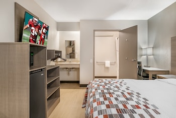 Standard Room, 1 King Bed, Accessible, Non Smoking