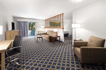 Deluxe Suite, 1 King Bed, Non Smoking