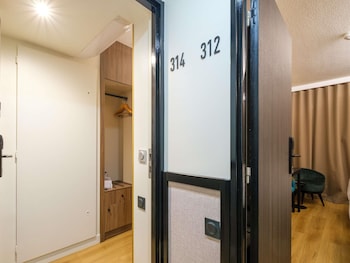 Family Room, Connecting Rooms (Superior)