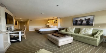 Premier Room, 1 King Bed with Sofa bed, Mobility Accessible