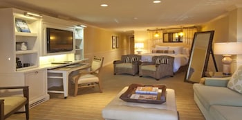 Signature Room, 1 King Bed with Sofa bed