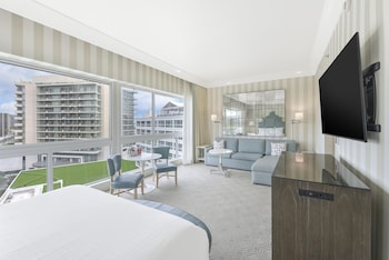 Junior Suite, 1 King Bed with Sofa bed