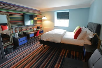 Club Room (FREE Gym & Pool Access)