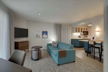 Suite, 1 Queen Bed with Sofa bed (One Bedroom)