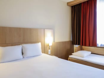 Standard Room with a double bed and an extra bed
