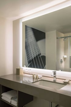 Executive Suite, Multiple Beds