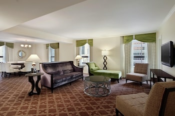 Suite, Accessible, Non Smoking (Roll-in Shower)