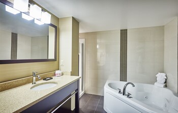 Suite, 1 King Bed, Non Smoking, Jetted Tub