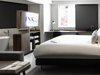 Deluxe Studio Suite, 1 King Bed