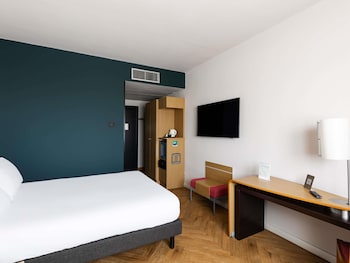 Standard Room, 1 King Bed