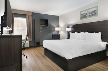 Standard Room, 1 King Bed, Accessible, Bathtub