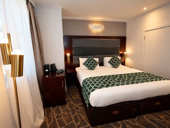 Executive Room, 1 King Bed with Sofa bed