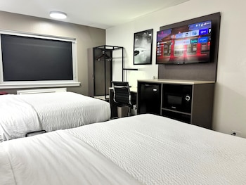 Room, 2 Queen Beds, Non Smoking (Interior Entrance)