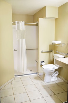 Standard Room, 1 Queen Bed, Accessible, Non Smoking