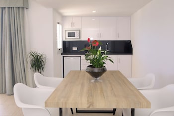 Suite, Sea View