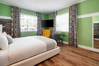 King Bedroom City View