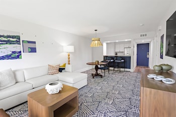 Suite, 2 Bedrooms (2 Queen Beds)