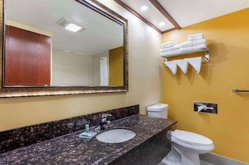 Standard Room, Multiple Beds, Non Smoking, Refrigerator & Microwave (Larger Room)
