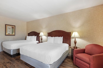 Business Room, 2 Queen Beds, Non Smoking, Refrigerator & Microwave