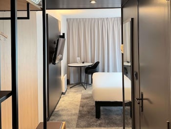 Room, Multiple Beds