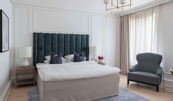 Grand Room, 1 Queen Bed (Petite)