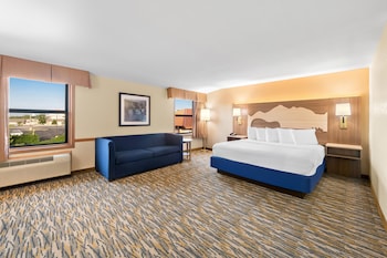 Suite, 1 King Bed, Non Smoking, Jetted Tub (Oversized Room)