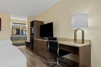 Standard Room, 2 Double Beds, Non Smoking, Refrigerator & Microwave