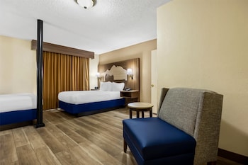 Suite, Multiple Beds, Non Smoking, Refrigerator & Microwave
