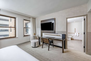 Room, 1 King Bed (Hearing)